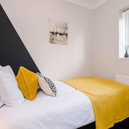 Cheerful 3 Bedroom Home With Parking Near Chester Saughall Dış mekan fotoğraf