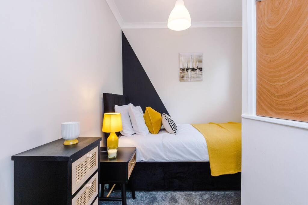 Cheerful 3 Bedroom Home With Parking Near Chester Saughall Dış mekan fotoğraf