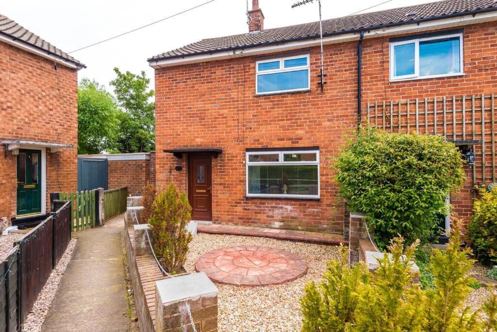Cheerful 3 Bedroom Home With Parking Near Chester Saughall Dış mekan fotoğraf