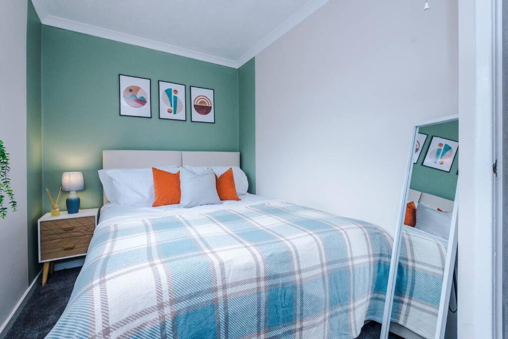 Cheerful 3 Bedroom Home With Parking Near Chester Saughall Dış mekan fotoğraf