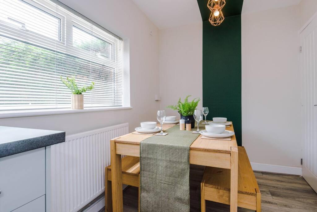 Cheerful 3 Bedroom Home With Parking Near Chester Saughall Dış mekan fotoğraf