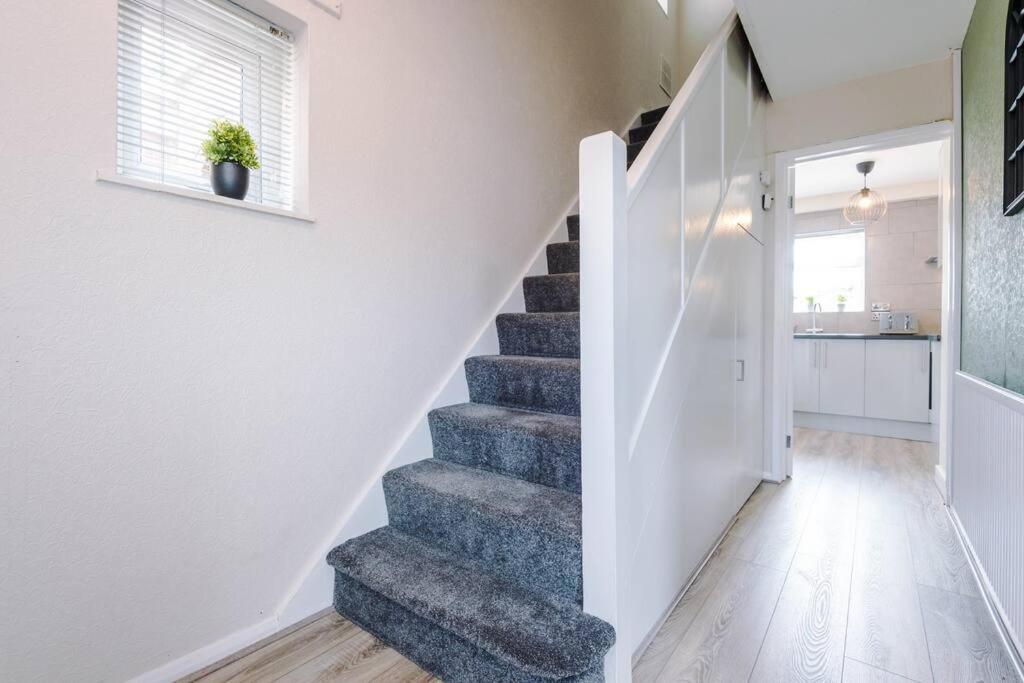 Cheerful 3 Bedroom Home With Parking Near Chester Saughall Dış mekan fotoğraf