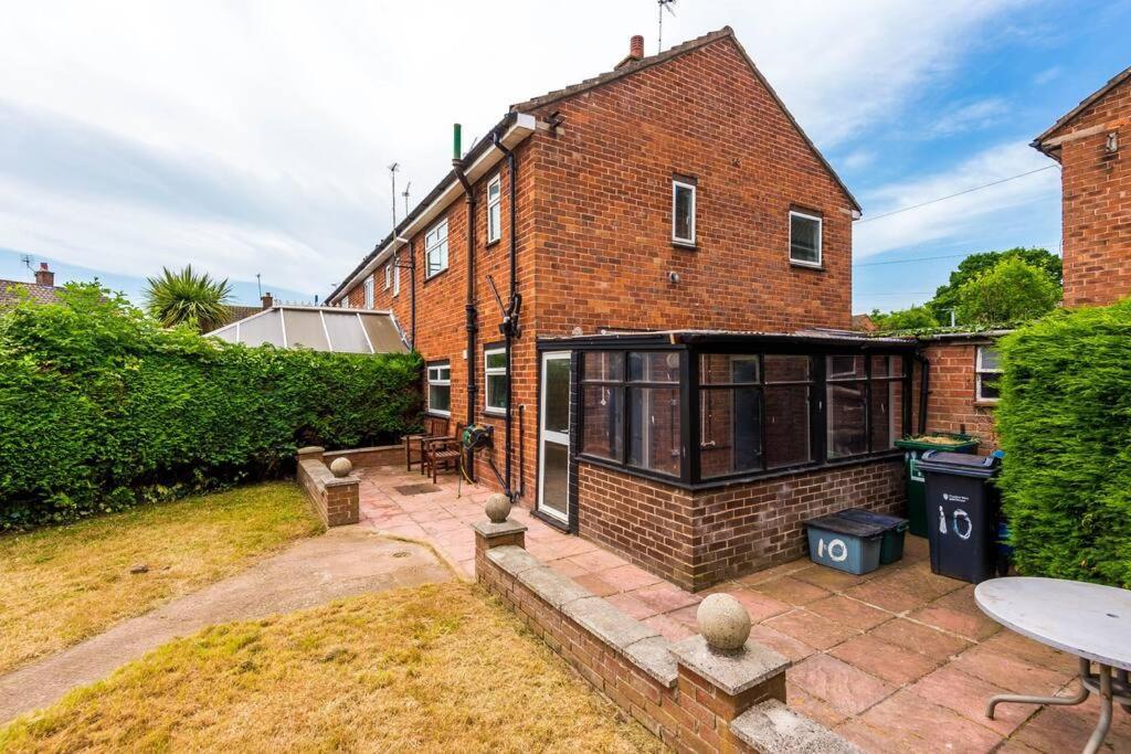 Cheerful 3 Bedroom Home With Parking Near Chester Saughall Dış mekan fotoğraf