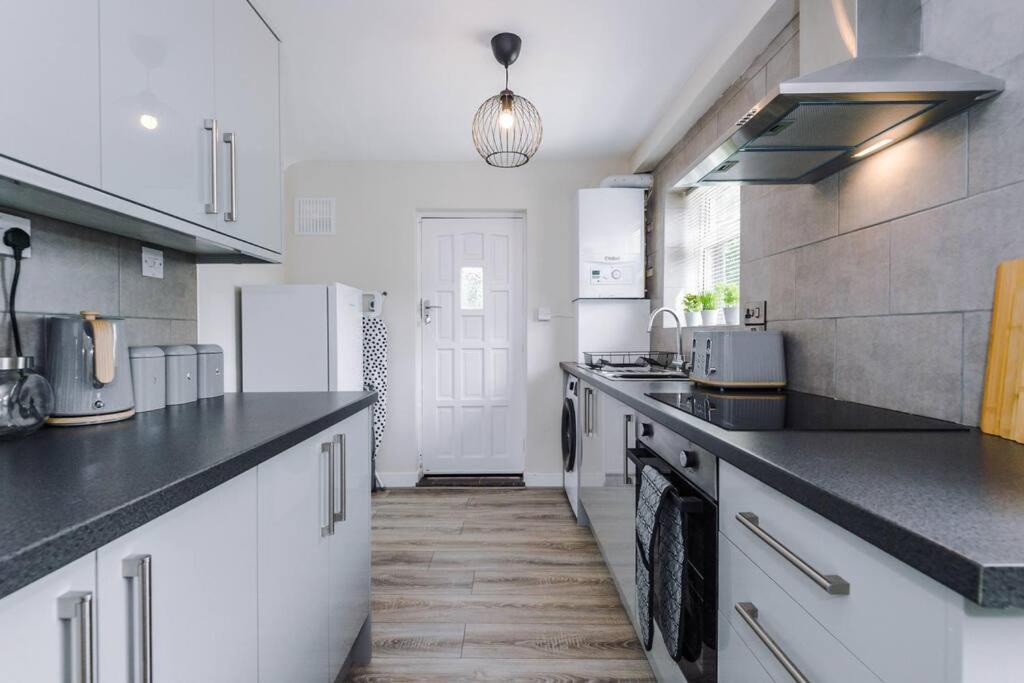 Cheerful 3 Bedroom Home With Parking Near Chester Saughall Dış mekan fotoğraf