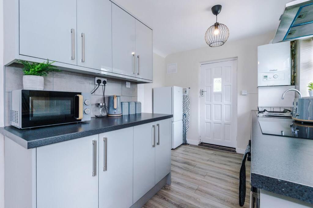 Cheerful 3 Bedroom Home With Parking Near Chester Saughall Dış mekan fotoğraf