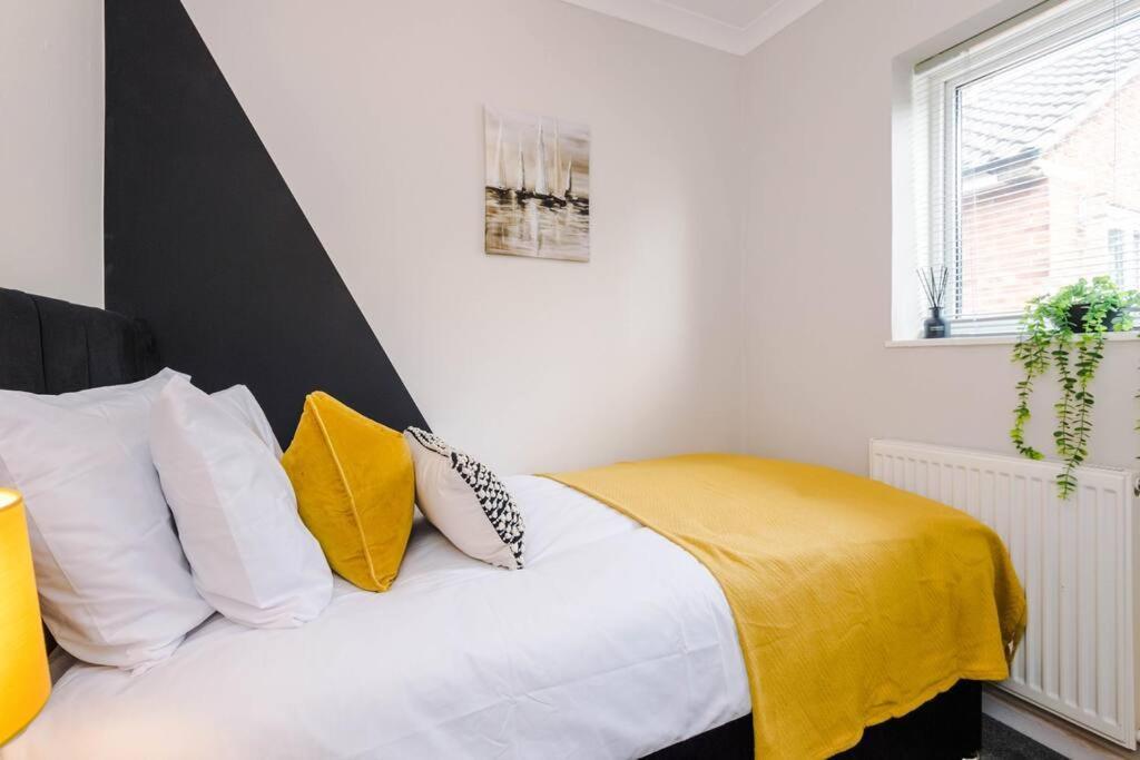 Cheerful 3 Bedroom Home With Parking Near Chester Saughall Dış mekan fotoğraf