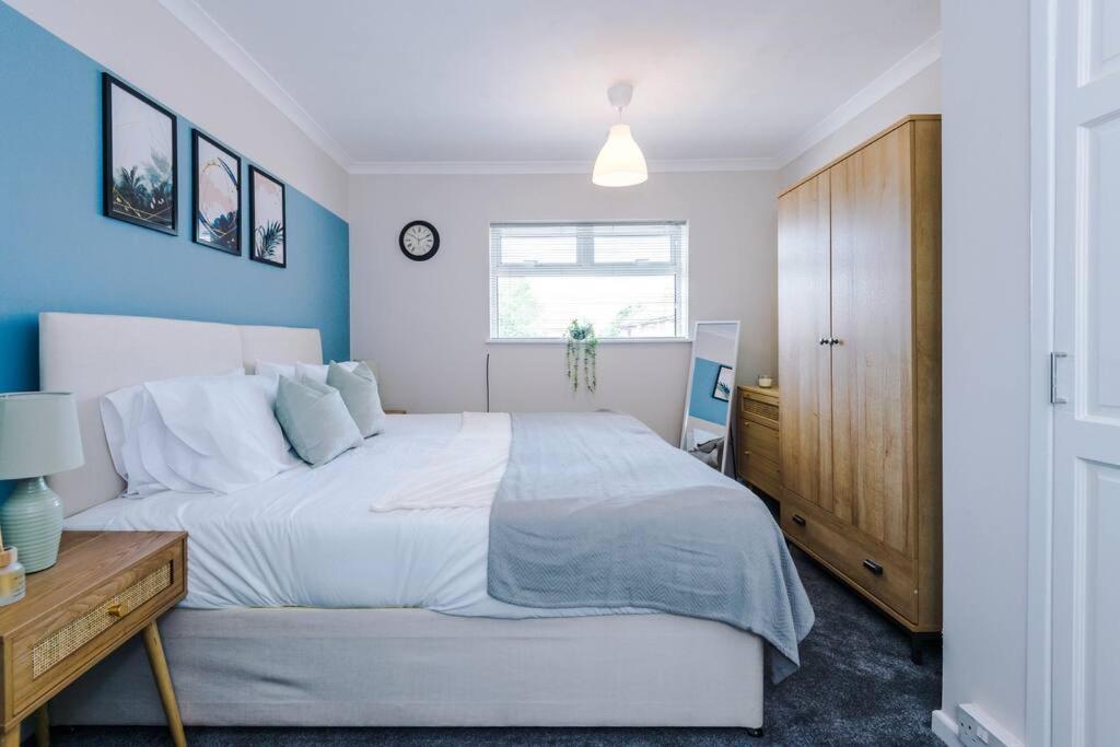 Cheerful 3 Bedroom Home With Parking Near Chester Saughall Dış mekan fotoğraf