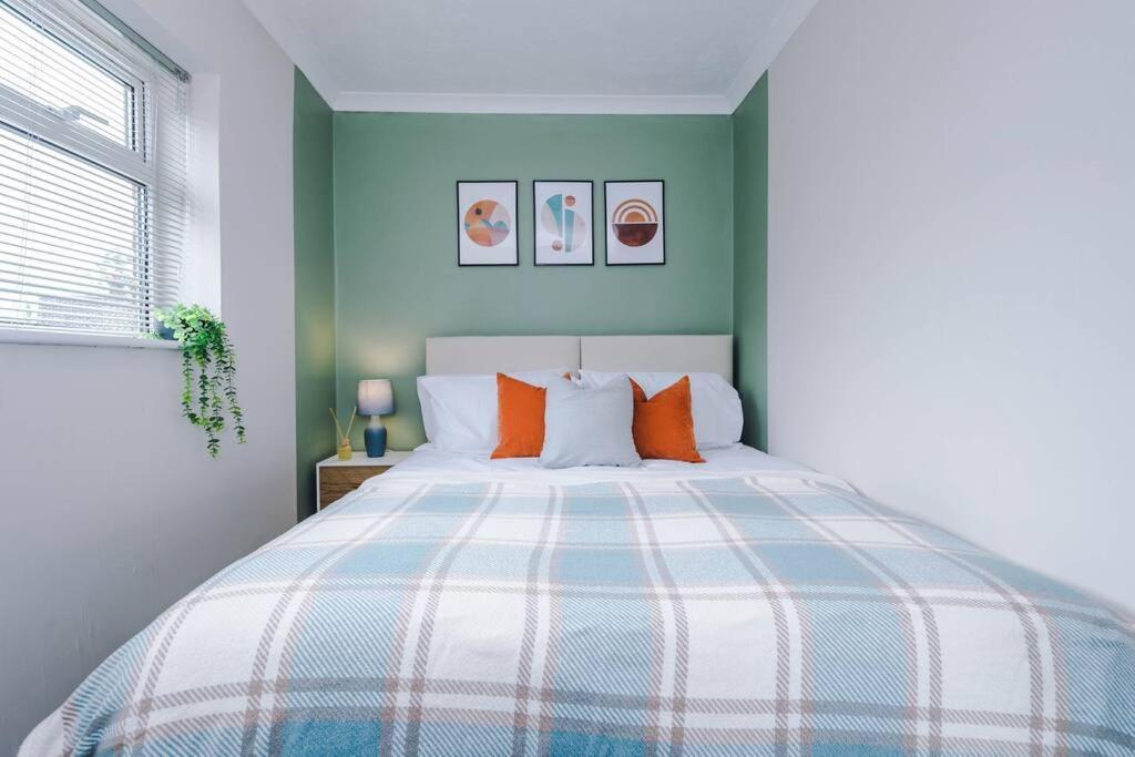 Cheerful 3 Bedroom Home With Parking Near Chester Saughall Dış mekan fotoğraf