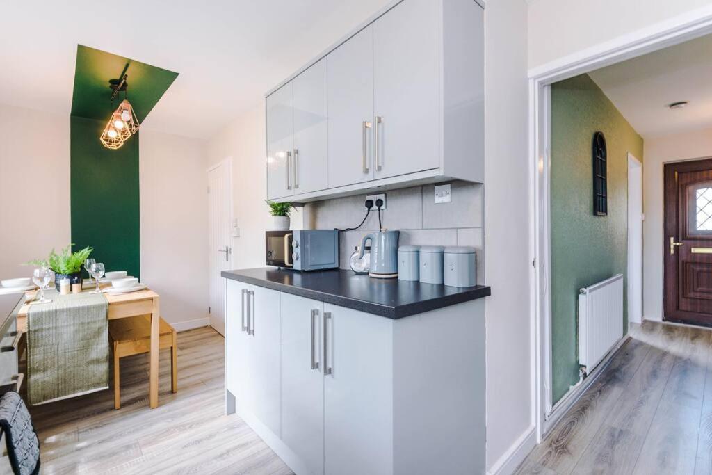 Cheerful 3 Bedroom Home With Parking Near Chester Saughall Dış mekan fotoğraf