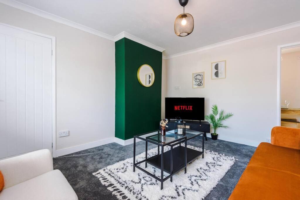 Cheerful 3 Bedroom Home With Parking Near Chester Saughall Dış mekan fotoğraf